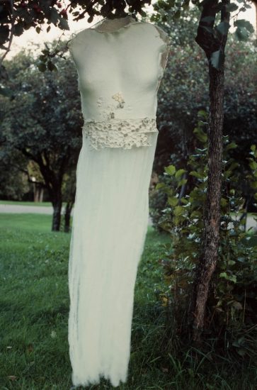 The Wedding Dress / La robe de mariée